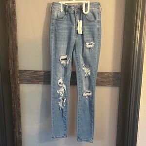 Rue 21 Light Wash Distressed Blue Jeans NWT Sz 6